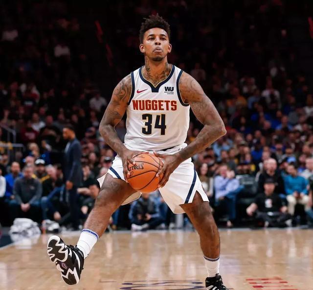 球被稳稳收 球被稳稳收